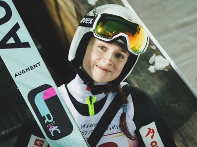 Słońce wyjrzało dla polskich skoków narciarskich. Historyczny wynik z uśmiechem