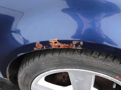 Koniec z rdzą. Przyłóż do karoserii, a nie poznasz swojego auta