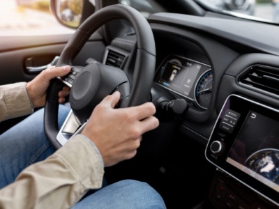 Ochłodzenie na rynku aut używanych. Mniej transakcji, wyższe ceny i dłuższy czas sprzedaży przed końcem roku