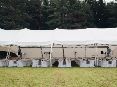 Jak zorganizować profesjonalną imprezę firmową w namiocie?