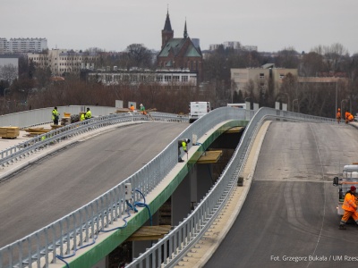 Wisłokostrada na finiszu! Ostatnia warstwa asfaltu i otwarcie na początku 2026 roku