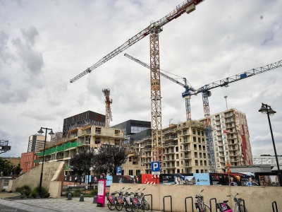 Nie zakładają rodzin, bo nie stać ich na mieszkanie. 