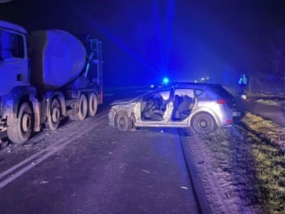 Seat zderzył się z ciężarówką. Pasażerka w szpitalu