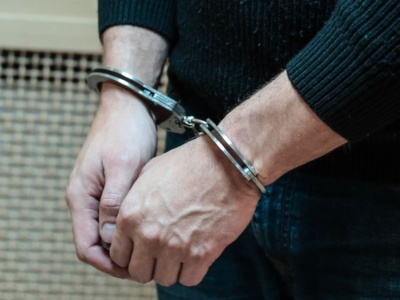 Użył przedmiotu przypominającego broń i groził bliskim. Mężczyzna odpowie przed sądem