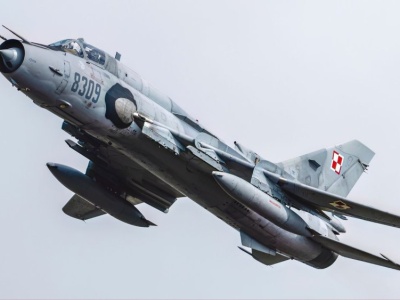 Wojsko inwestuje w nowe samoloty, piloci opłakują zabytki z Poznania. 