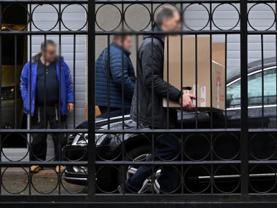 Rosjanie wyprowadzają się z konsulatu w Gdańsku. Wielkie pudła i obrazy