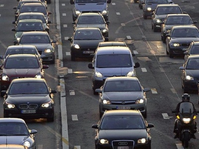 EV z przywilejami i na buspasach, czyli dlaczego na polskich drogach panuje feudalizm?