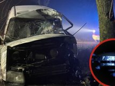 Wypadek w Gleśnie. Samochód uderzył w drzewo, jedna osoba w szpitalu