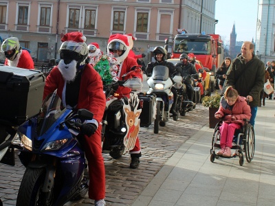 Warkot silników, czapki świętego Mikołaja, a w centrum akcja charytatywna – Moto Mikołaje w Tarnowie