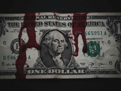 Dolar umiera, Tether i Circle na celowniku – czy stablecoiny wspierane złotem przejmą władzę?