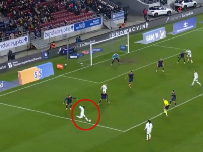 Ależ zwrot akcji w Ekstraklasie. Niesamowity centrostrzał!