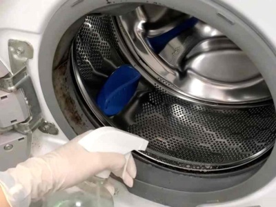 Kołnierz pralki czysty jak łza. O tej metodzie czyszczenia mało kto słyszał