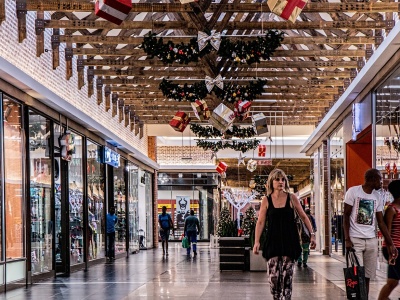 Przedświąteczna gorączka zakupów. Policja ostrzega przez kieszonkowcami i oszustami