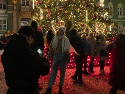 Świąteczna iluminacja przed Urzędem Miasta Szczecin. 