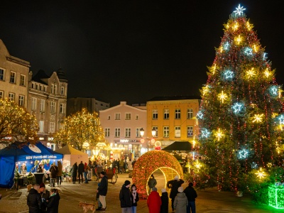Początek świątecznego sezonu w Kościerzynie. Weekend atrakcji na jarmarku bożonarodzeniowym