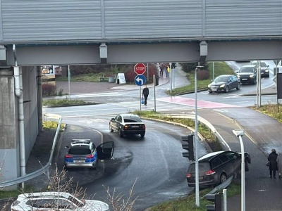 Cudem nikt nie zginął! Kompletnie pijany kierowca wylądował na barierkach,