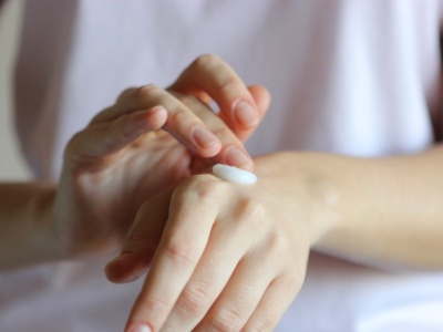 Trzy składniki z kuchni zrobią z dłońmi cuda. Efekt jest natychmiastowy