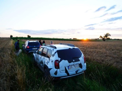Dacia zdetronizowała Jeepa. Historia o tym, jak król terenów stracił koronę na rzecz marki, która miała być tylko „taniochą”