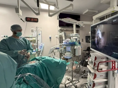 Kraków: pierwsze endoskopowe operacje kręgosłupa w szpitalu wojskowym. Zamiast szerokiego cięcia – mały otwór