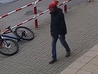 Olsztyn. Na głowie czerwona czapeczka, a w rękach lep na cudze rzeczy. Policja zaprasza na rozmowę