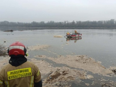 Tragedia podczas wędkowania na Wiśle. Wywróciła się łódka z trzema osobami. Jeden z mężczyzn utonął