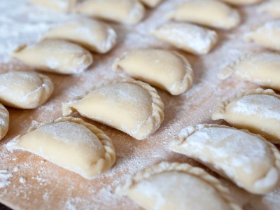 ​Zamiast wypić, dodaj do ciasta na pierogi. Będą gładkie i elastyczne