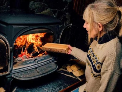 Duże zmiany w Niemczech od 2026 r. Ograniczenia czasowe dla pieców na drewno i kominków