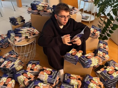 Dwudziestoparolatek sprzedał Zetkom ponad tysiąc krzyżówek w ciągu godziny. Zdradza, ile na tym zarobił. Po co młodym gadżet ze świata seniorów?