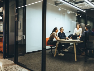 Świąteczne prezenty od pracodawców. Co drugi upominek wart ponad 300 zł