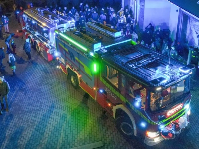 Kolejny strażacki tandem: Scania 420P 4×4 z przyczepą na 12000 litrów wody