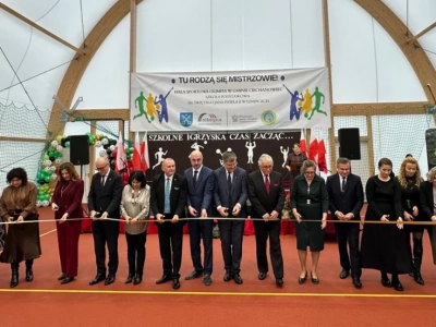 Uroczyste otwarcie hali sportowej „Olimpia” w Łempicach. Nowy obiekt już służy mieszkańcom