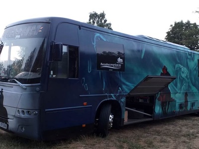 8 radiowozów do imprezowego autobusu