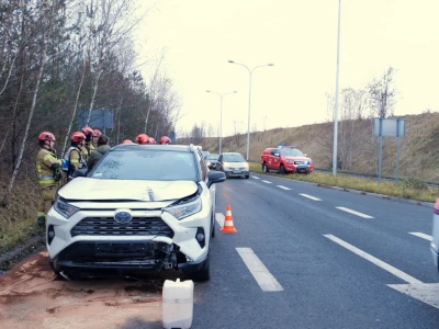 Kierująca Toyotą uderzyła w latarnie