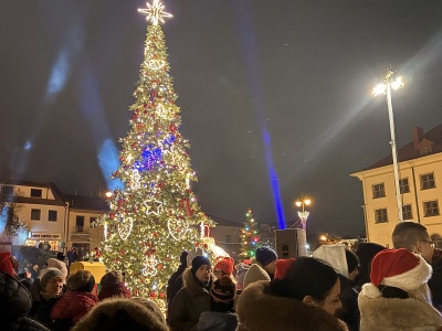 Ostrowiecka choinka rozświetliła Rynek. W planach akcja ekologiczna i świąteczny jarmark