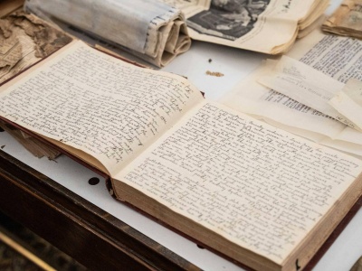 Niezwykłe znalezisko podczas remontu warszawskiej kamienicy (GALERIA)