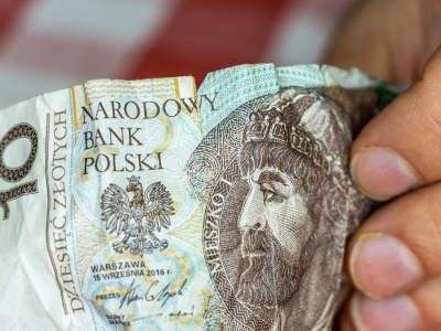 Masz w portfelu uszkodzone pieniądze? Lepiej je wymień, za chwilę będzie za późno
