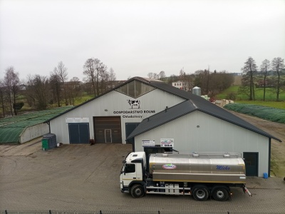 Cena mleka na początku grudnia 2025: ile płacą mleczarnie za małe i duże dostawy?