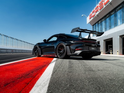 Porsche Experience świętuje 50 lat. Szkoła ćwiczenia umiejętności i spełniania marzeń