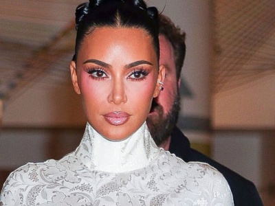 Noszą je Kim Kardashian i Wersow. Powraca trend z lat 90.