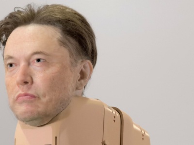 Robo-psy z maskami miliarderów wydalają NFT. Beeple znów szokuje