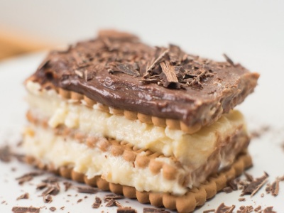 Kultowy deser z PRL idealny na grudzień. Bez pieczenia, gotowy w 15 minut, z tego, co masz pod ręką