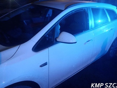 Jeździł pijany po Szczecinie. Nie chciał wysiąść, więc policja wybiła szybę