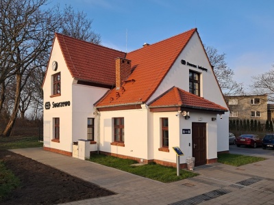 Niewielki dworzec Swarzewo znów otwarty dla podróżnych