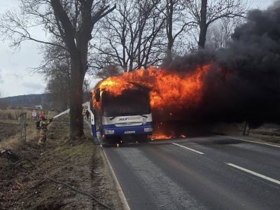 Pożar autobusu na drodze Kamienna Góra – Ogorzelec