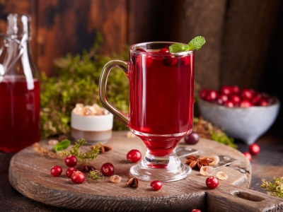 Sok z żurawiny to remedium na zapalenie pęcherza, serce i żołądek. Wzmacnia odporność jak naturalny antybiotyk