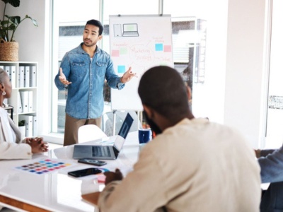 Pokolenia przy biurku – co łączy, a co dzieli pracowników od Z do X?