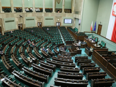 KO rośnie, a ugrupowanie Brauna zaskakuje. Ten sondaż to polityczna rewolucja [NOWE …