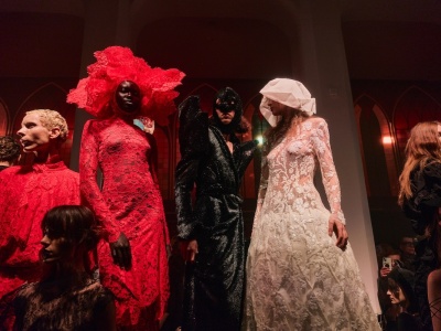 Między sacrum a modą. Świąteczne misterium Gosi Baczyńskiej