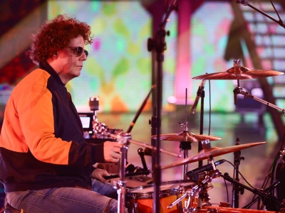 Sidney Polak zwolniony z T.Love sms-em? Wiadomo kto podjął decyzję