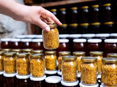 Pyłek kwiatowy z pasieki zagrożeniem dla zdrowia. GIS wydał ostrzeżenie